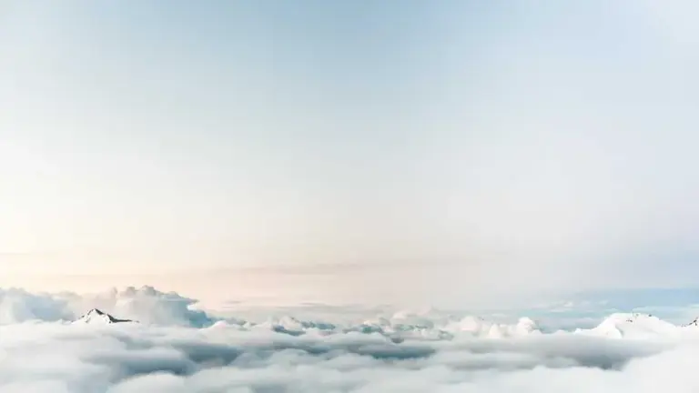 How to Build a Self-Updating Knowledge Base Using Claude